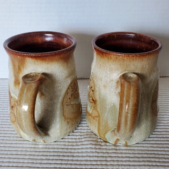 2 Handmade Pottered Mugs Vintage Pottery Brown Beige Signed 16oz - Picture 2 of 7